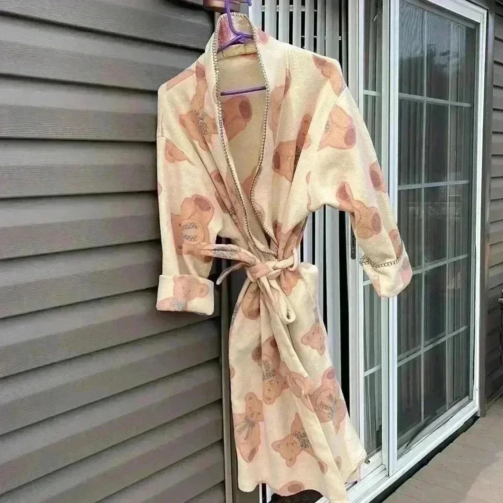 Vintage bathrobe. Step back in time.